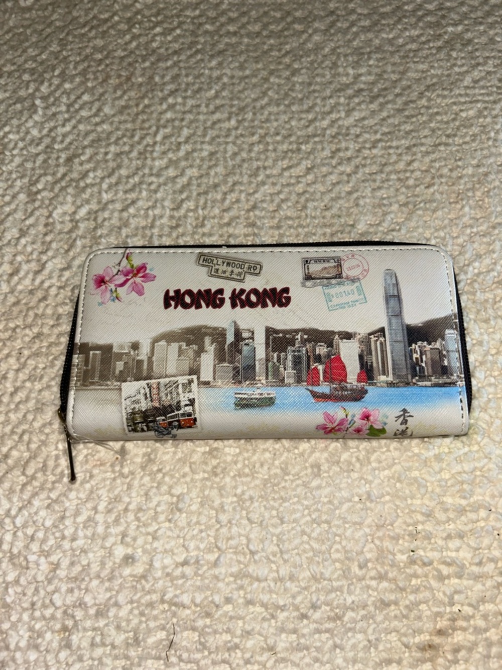 NWOT Hong Kong Print Zip Wallet - Cream and Blue